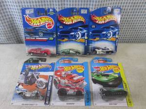 (G-1) Assorted Hot Wheels in Packag...