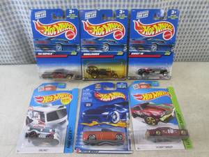(G-1) Assorted Hot Wheels in Packag...