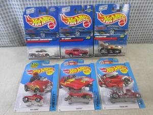 (G-1) Assorted Hot Wheels in Packag...