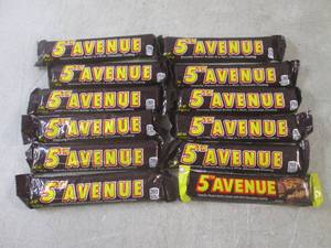 (B-1) 12 - 5th Avenue Candy Bars Pa...