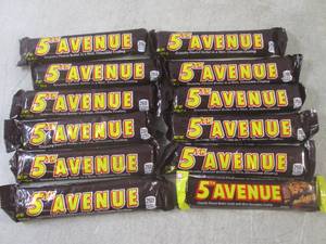 (B-1) 12 - 5th Avenue Candy Bars Pa...