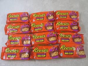 (B-1) 12 King Size Reeses Pretzels ...