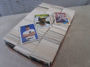 (BSB) Box of Assorted Sports Cards...