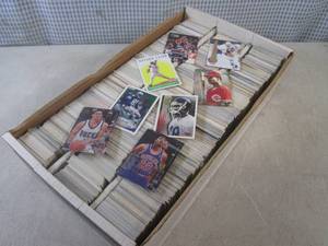 (BSB) Box of Assorted Sports Cards...