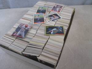 (BSB) Box of Assorted Sports Cards...