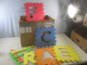 (EW4) Box Full of Kids Floor Mat Sq...