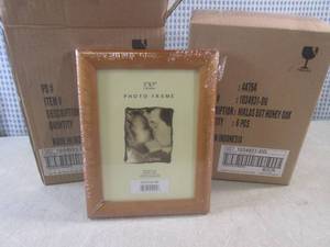 (BS) 12 - 5 x 7 Picture Frames in...