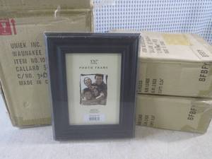 (A-1) 12 - 5 x 7 Picture Frames i...