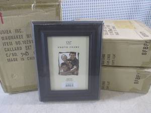 (A-1) 12 - 5 x 7 Picture Frames i...