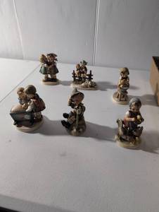lot 4A image: Vintage Hummel Figurine Collection - 6 Pieces