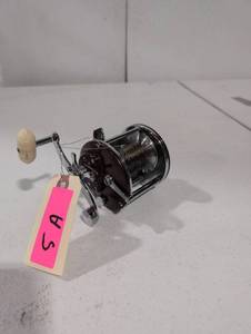 lot 5A image: Vintage Penn Peer Fishing Reel