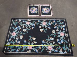 lot 14 image: Vintage Floral Hooked Rug Set - 2 Pieces