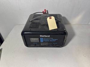 lot 22Z image: DieHard Automatic Battery Charger Engine Starter
