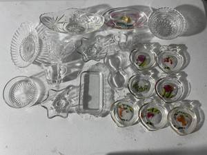lot 30 image: Vintage Glassware Collection Bowls, Pitchers, Dishes