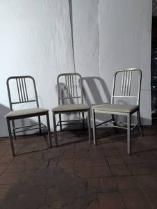 lot 48 image: Simmons Vintage Metal Chairs Set of 3