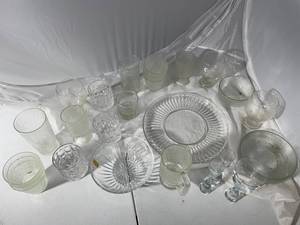 lot 50 image: Extensive Collection of Vintage Clear Glassware Set
