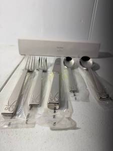 lot 53I image: Brand New Vera Wang Love Knots Flatware Set