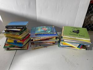 lot 54 image: Childrens Storybooks Lot Beloved Titles Collection