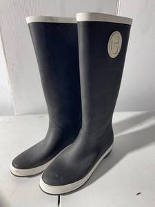 lot 77 image: Chatham Nike Air Waterproof Boots