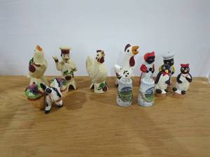 lot 87 image: Vintage Ceramic Novelty Pie Birds and Salt & Pepper Shakers Set