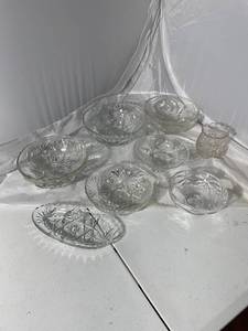 lot 117 image: Vintage Pressed Glass Bowl Collection Set