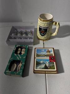 lot 118I image: Vintage Collectibles Bundle