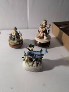 lot 122A image: 3 Vintage Japan  Hummel Style Music Boxes