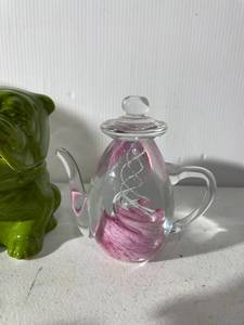 lot 185 image: Artistic Glass Teapot Decorative Paperweight 8