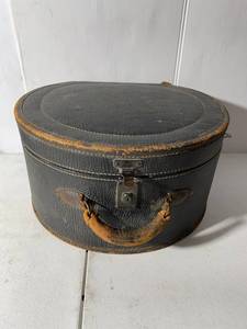 lot 191 image: Vintage Leather Hat Box with Original Lining