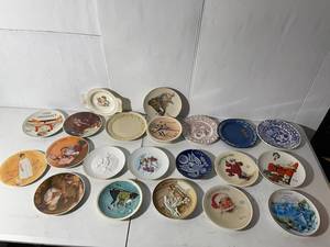 lot 192 image: Collection of 21 Decorative Assorted Plates