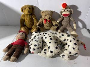lot 195 image: Vintage Teddy Bears & Monkey Plush Toy Lot