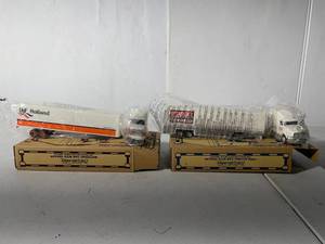 lot 202 image: Ertl Collectibles 164 Die-Cast Semi Trucks Lot