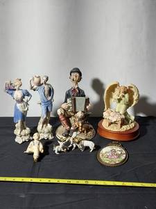 lot 211 image: Ceramic & Porcelain Figurine Collection