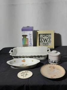 lot 215 image: Assorted Decorative & Kitchen Items
