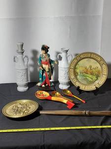 lot 217 image: Vintage Ceramic, Brass & Figurine Lot