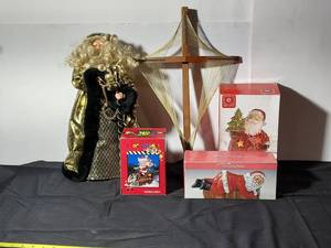 lot 218 image: Christmas Decor Collection Set incl MCM Cross