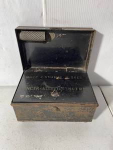 lot 226 image: Vintage Metal Spice Box with Compartments