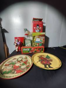 lot 227 image: Vintage Holiday Plate & Coca-Cola Set