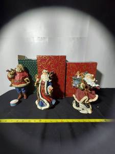 lot 228 image: Santa Claus Figurine Set with Boxes