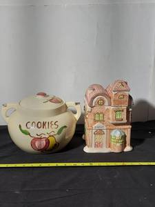 lot 232 image: Vintage Cookie Jar & House Figurine