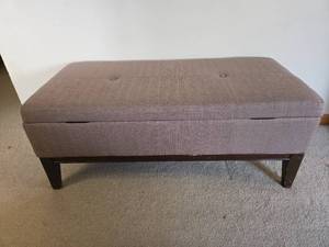 lot 91 image: Upholstered Storage Bench with Lift-Top Lid