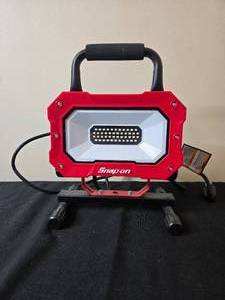 lot 207 image: Snap-on LED Work Light 2000 Lumens - untested