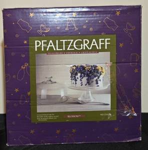 lot 281 image: Pfaltzgraff Blossom Covered Pedestal Cake Set