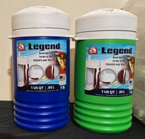 lot 283 image: Snapware Enter-Tainers 7 Piece Portable Food Carrier and Legend Beverage Coolers