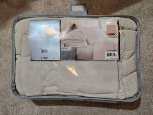 lot 291 image: Life Comfort Twin Fleece Sheet Set - 3 Piece - contentsqty unverified