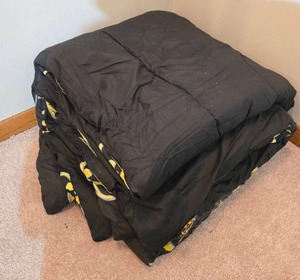 lot 298 image: Batman Themed Polyester Comforter