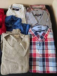 lot 395 image: Collection of Mens Clothing - Shirts and Shorts Set, Size XL