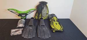 lot 105 image: Diving Gear Set with Fins, Mask, and Snorkel