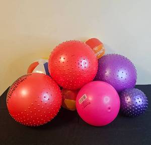 lot 138 image: Assorted Set of Inflatable and Textured Play Balls