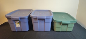 lot 258 image: Set of 3 Large Plastic Storage Bins with Lids